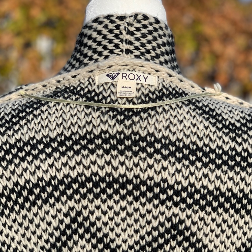 Roxy Black and Cream Chunky Knit Long Cardigan Sweater ~ Women’s Medium - Picture 7 of 11